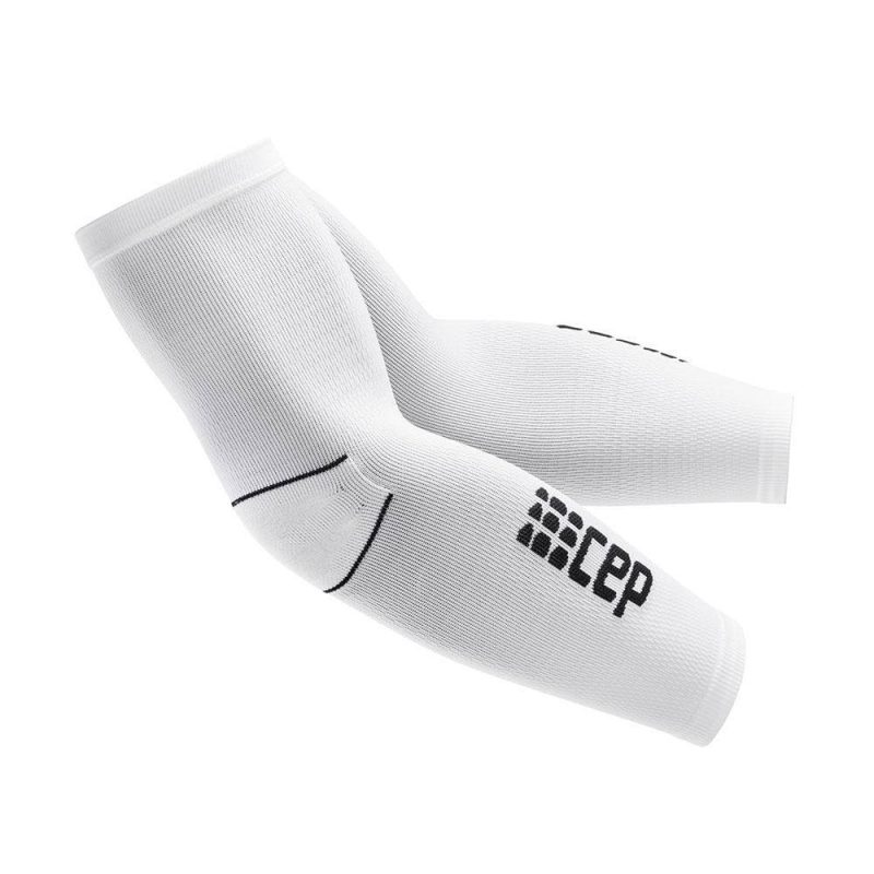 CEP arm sleeve white WS1A01 paar 10x15 300dpi 2000x 47c225dc 4091 4c02 8a47 d22639461aed